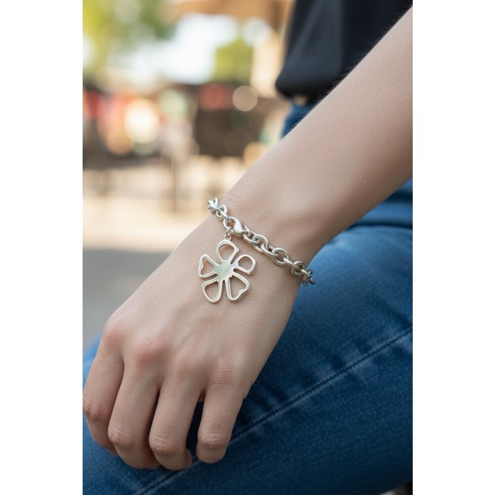 Vintage Tiffany & Co 925 bracelet open flower link bracelet 8in.